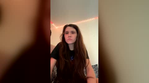 Snapshot of hallee_babexx10 chatting on 06/02/26, 05:42 Hallee online show from 06/02/26, 05:42