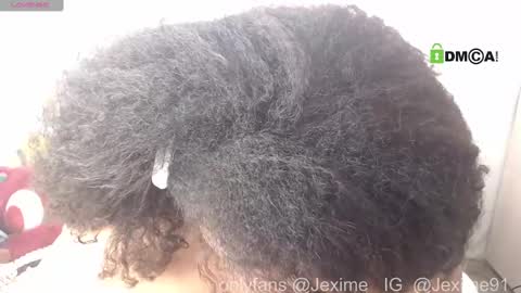 Snapshot of hallestrawberry69 chatting on 03/10/25, 03:56 HALLE online show from 03/10/25, 03:56