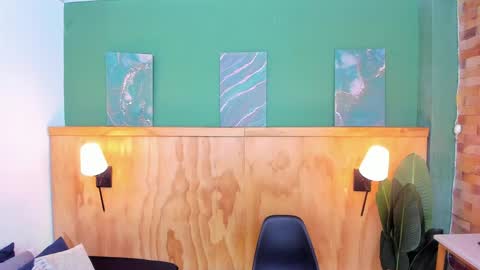 Halley Lorens online show from 04/01/26, 12:06