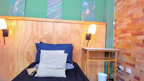 Halley Lorens online show from 04/07/26, 05:13