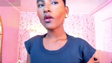 Snapshot of halleylorens chatting on 06/17/26, 07:04 Halley Lorens online show from 06/17/26, 07:04