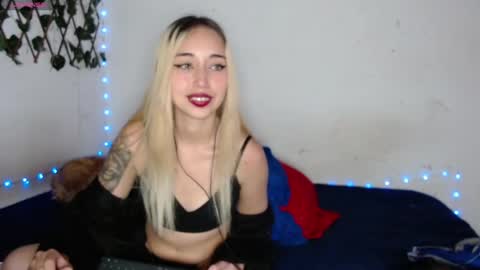 Snapshot of hallie_cam chatting on 10/02/25, 08:05 reashell online show from 10/02/25, 08:05