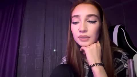 Snapshot of halliemcanaw chatting on 11/13/25, 06:51 Holly online show from 11/13/25, 06:51