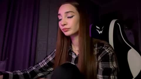 Snapshot of halliemcanaw chatting on 11/29/25, 05:16 Holly online show from 11/29/25, 05:16