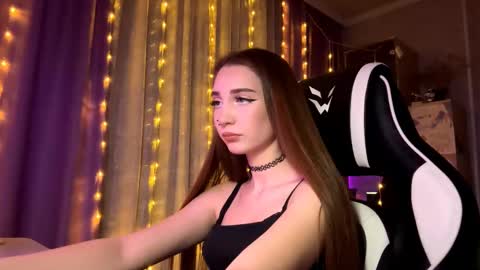 Snapshot of halliemcanaw chatting on 12/17/25, 07:20 Holly online show from 12/17/25, 07:20