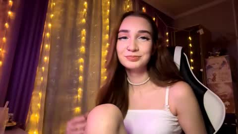 Snapshot of halliemcanaw chatting on 12/18/25, 05:41 Holly online show from 12/18/25, 05:41