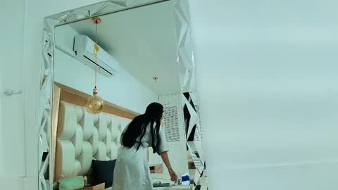 Hallie Stone online show from 04/11/26, 12:09