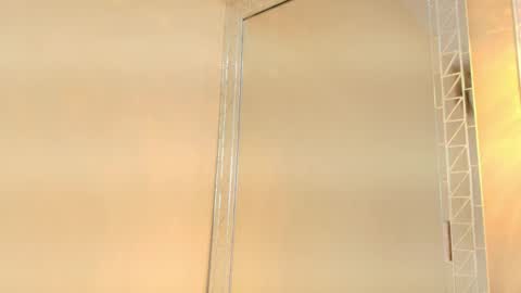 Hallie Stone online show from 04/15/26, 12:23