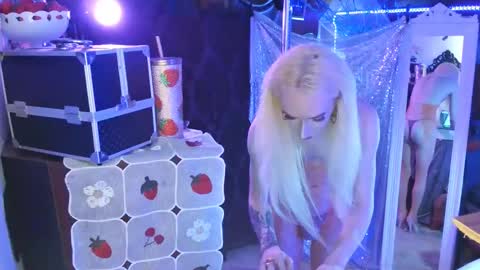 halovalentine online show from 12/30/24, 11:17