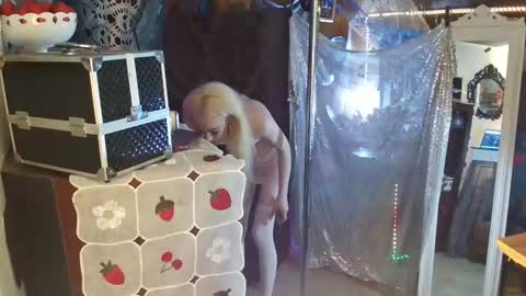 halovalentine online show from 01/02/25, 10:44