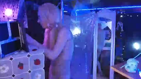 halovalentine online show from 01/25/25, 12:17