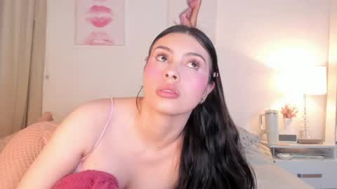 Snapshot of halseycox__ chatting on 07/16/26, 05:46 Halsey Maria online show from 07/16/26, 05:46