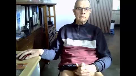 Snapshot of hamto65 chatting on 02/17/26, 11:18 Prefer men 80 online show from 02/17/26, 11:18