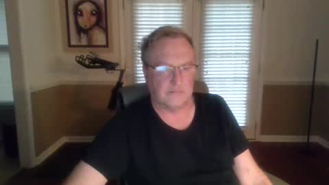 Snapshot of han63 chatting on 12/09/24, 01:02 Han online show from 12/09/24, 01:02