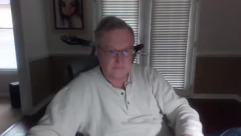 Snapshot of han63 chatting on 01/05/25, 01:04 Han online show from 01/05/25, 01:04