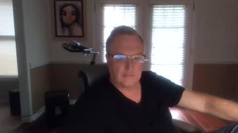 Snapshot of han63 chatting on 10/12/25, 12:04 Han online show from 10/12/25, 12:04