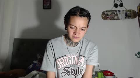 Snapshot of han_ya06 chatting on 12/13/24, 01:48 Hanya online show from 12/13/24, 01:48