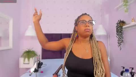 hanaahquinn online show from 09/10/25, 11:32