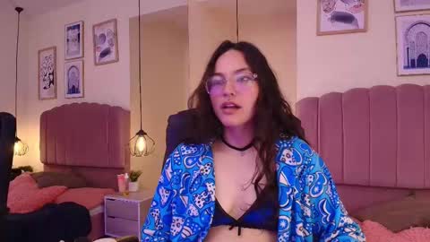 hanabie_ online show from 02/05/26, 03:22