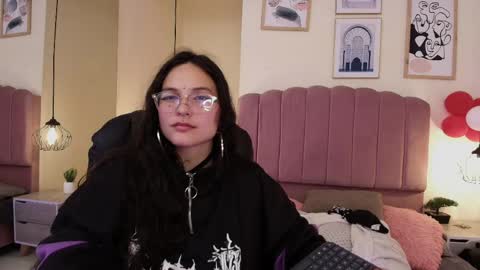 Snapshot of hanabie_ chatting on 04/12/26, 03:33 hanabie_ online show from 04/12/26, 03:33