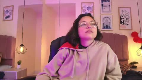 Snapshot of hanabie_ chatting on 04/18/26, 03:21 hanabie_ online show from 04/18/26, 03:21