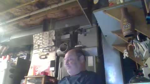Snapshot of handiemanhere chatting on 05/11/26, 01:55 naked man online show from 05/11/26, 01:55