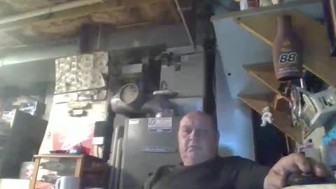 Snapshot of handiemanhere chatting on 06/07/26, 03:43 naked man online show from 06/07/26, 03:43