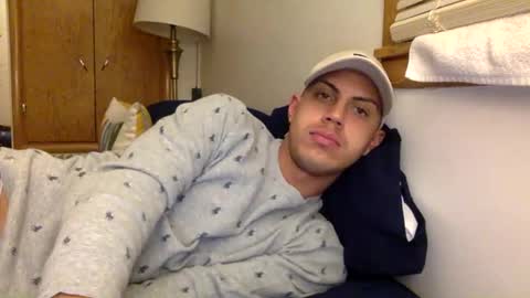 handsome01_ online show from 01/13/26, 04:07