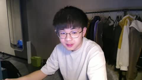 Snapshot of handsome_mannn chatting on 12/19/24, 09:49 handsome_mannn online show from 12/19/24, 09:49