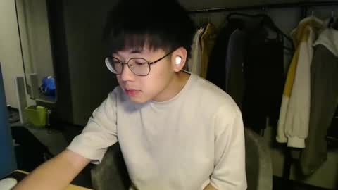 Snapshot of handsome_mannn chatting on 12/20/24, 02:30 handsome_mannn online show from 12/20/24, 02:30