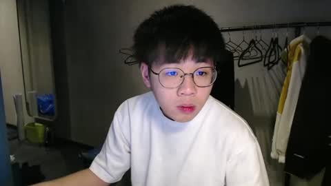 Snapshot of handsome_mannn chatting on 12/21/24, 08:10 handsome_mannn online show from 12/21/24, 08:10