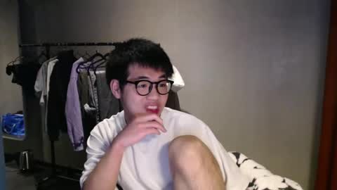 Snapshot of handsome_mannn chatting on 02/21/25, 11:43 handsome_mannn online show from 02/21/25, 11:43