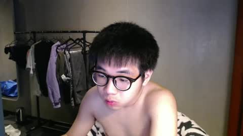 Snapshot of handsome_mannn chatting on 02/23/25, 12:19 handsome_mannn online show from 02/23/25, 12:19