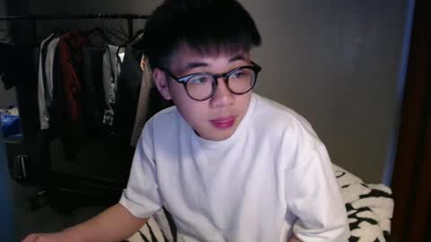 Snapshot of handsome_mannn chatting on 03/04/25, 04:20 handsome_mannn online show from 03/04/25, 04:20