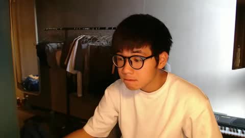 Snapshot of handsome_mannn chatting on 10/03/25, 02:03 handsome_mannn online show from 10/03/25, 02:03