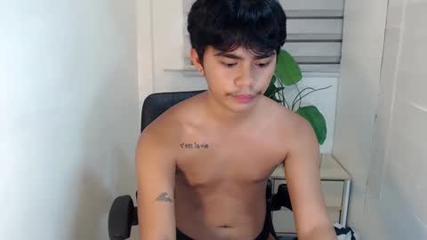 Snapshot of handsome_vanana chatting on 02/19/25, 02:44 handsome_vanana online show from 02/19/25, 02:44