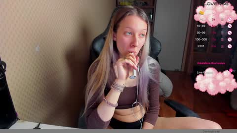 Snapshot of handsome_whale chatting on 01/24/25, 03:02 Mila online show from 01/24/25, 03:02