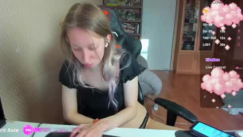 Snapshot of handsome_whale chatting on 09/28/25, 11:37 Mila online show from 09/28/25, 11:37