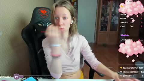 Snapshot of handsome_whale chatting on 12/18/25, 09:04 Mila online show from 12/18/25, 09:04