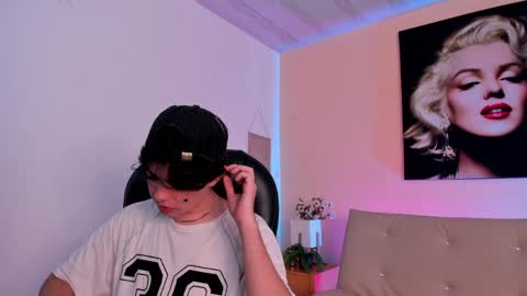 Snapshot of handsomeboys19 chatting on 04/21/26, 02:56 leonardfarrucknick and otis online show from 04/21/26, 02:56