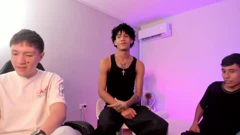 Snapshot of handsomeboys19 chatting on 05/22/26, 08:58 leonardfarrucknick and otis online show from 05/22/26, 08:58