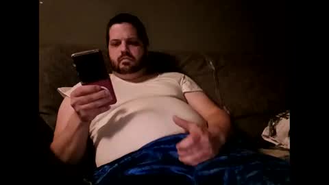 Snapshot of handsomedaddy198924 chatting on 02/14/26, 07:27 Handsomedaddy198923 online show from 02/14/26, 07:27