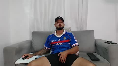 Snapshot of handsomen69 chatting on 02/15/26, 01:46 Handsomen online show from 02/15/26, 01:46