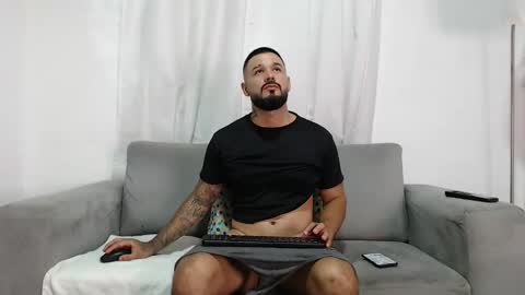 Snapshot of handsomen69 chatting on 03/14/26, 02:17 Handsomen online show from 03/14/26, 02:17