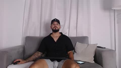 Snapshot of handsomen69 chatting on 03/20/26, 12:15 Handsomen online show from 03/20/26, 12:15