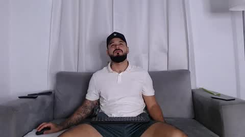 Snapshot of handsomen69 chatting on 04/17/26, 02:47 Handsomen online show from 04/17/26, 02:47