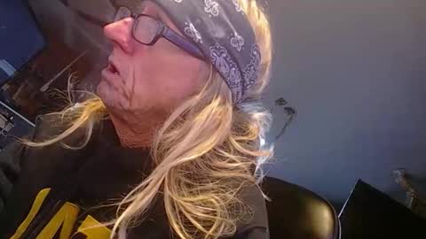 Handystudman online show from 12/02/25, 01:05