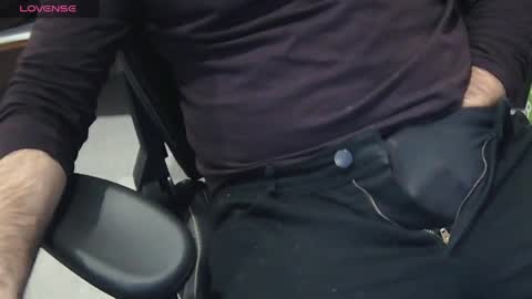 Snapshot of handyman732438 chatting on 03/31/26, 02:39 handyman732438 online show from 03/31/26, 02:39