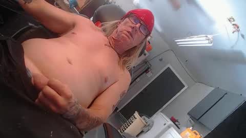 Snapshot of handystud33 chatting on 10/01/25, 04:35 handystud33 online show from 10/01/25, 04:35