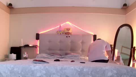 Snapshot of hane40 chatting on 10/19/25, 10:10 hane40 online show from 10/19/25, 10:10